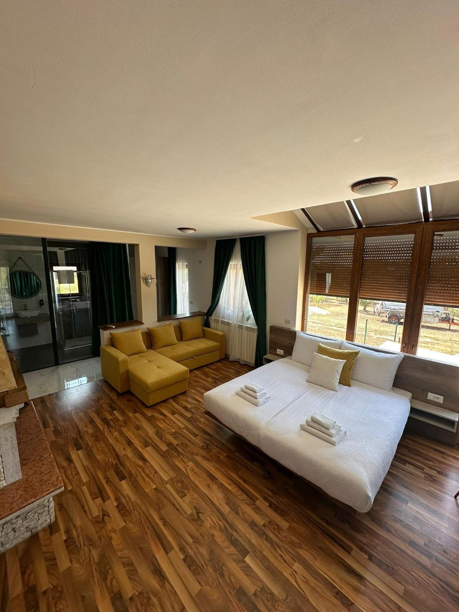 Hotel Natura Vilanija Eksteriør billede