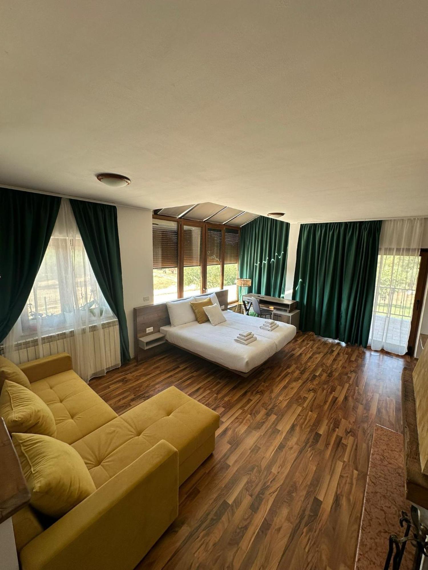 Hotel Natura Vilanija Eksteriør billede